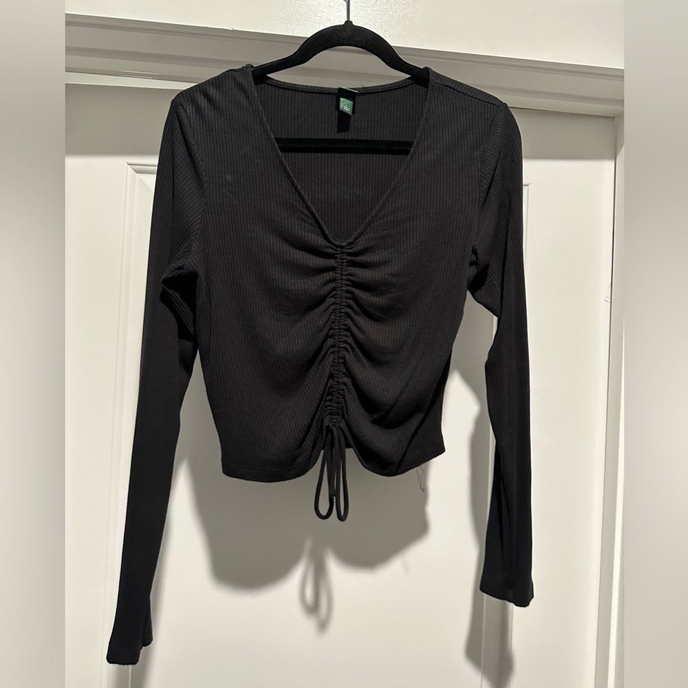 Black long sleeve crop top